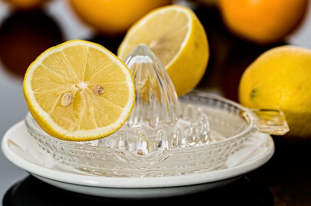 an image of juicy lemons, unsqueezed